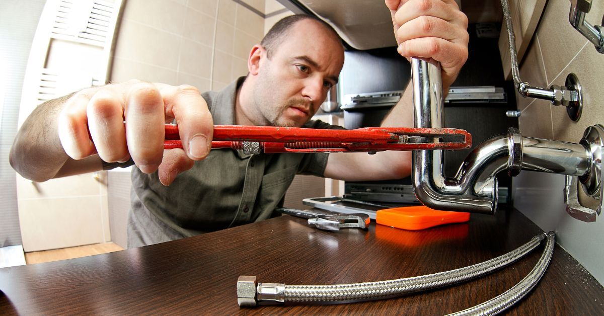 8 Signs You Need to Call a Plumber